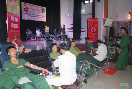 Gần 250 cán bộ, chiến sĩ Bộ CHQS tỉnh Thừa Thiên Huế tham gia hiến máu tình nguyện